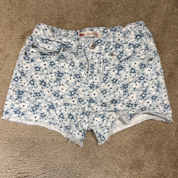 Girls Levi’s Girlfriend Printed Shorts - Picture 1 of 5